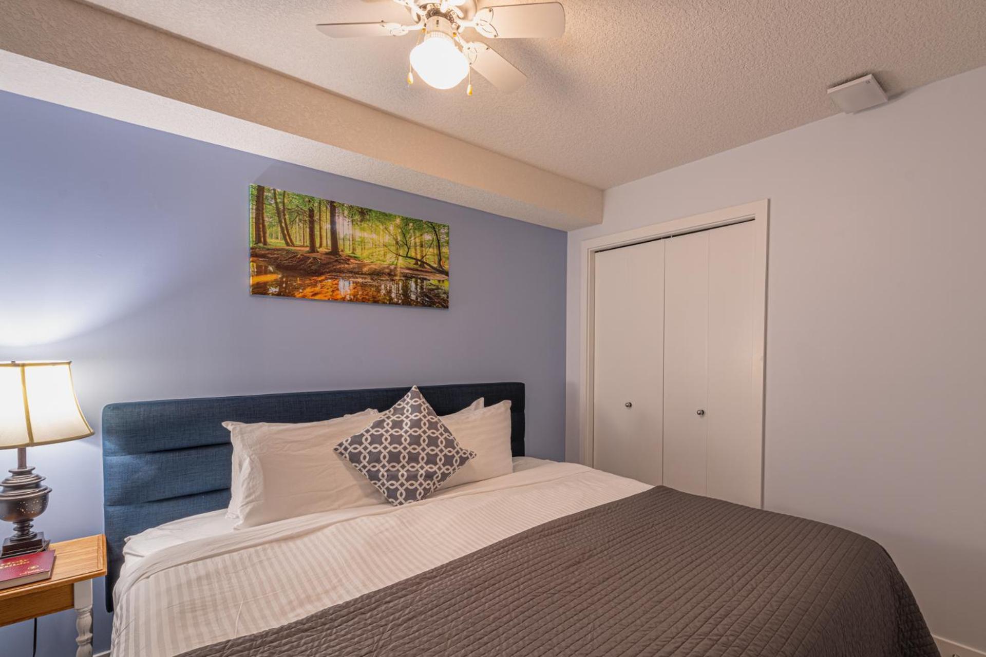 Mountain View One Bedroom Vacation Suite - Windtower 119 Канмор Экстерьер фото